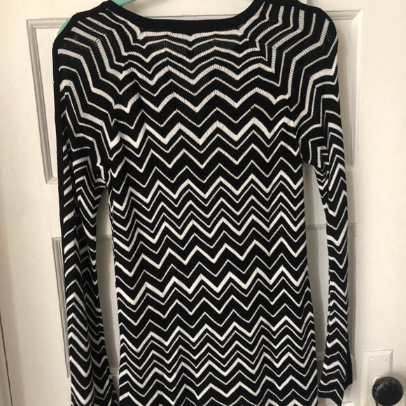 White House Black Market ZigZag Chevron Tunic - Picture 4 of 6